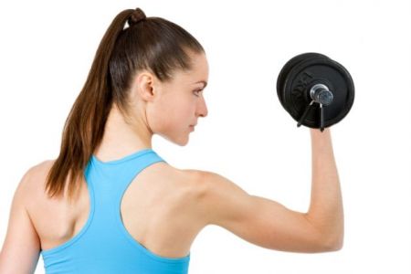 mitos y realidades sobre las pesas y la mujer, trabajo de fuerza en la mujer, entrenamiento mujer